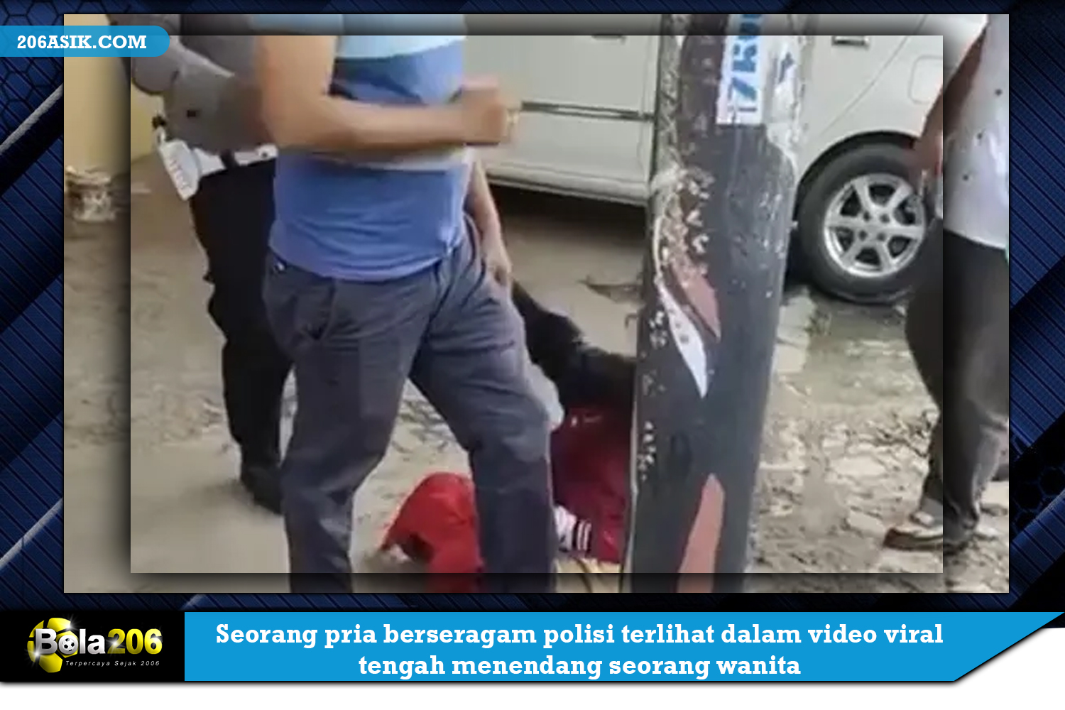 Di Labuhanbatu, Sumatera Utara, seorang pria berseragam polisi terlihat dalam video viral tengah menendang seorang wanita yang diduga mengalami gangguan jiwa.